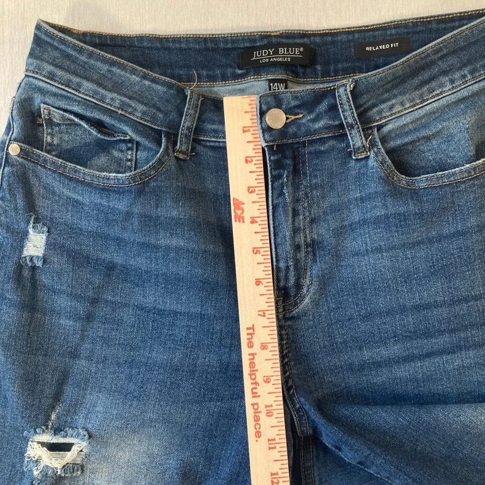Judy Blue 14W Relaxed Fit Distressed Skinny Jeans Medium Wash Raw Hem 25